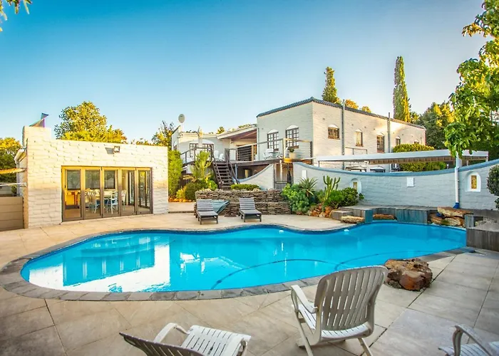 Villa Luisa: Sun-Filled Hidden Gem With Pool.