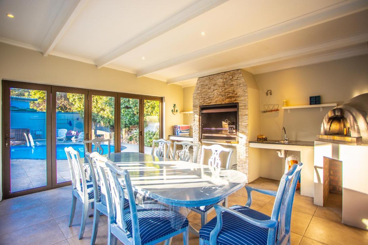 Luisa: Sun-filled Hidden Gem With Pool. Ferienhaus Kapstadt