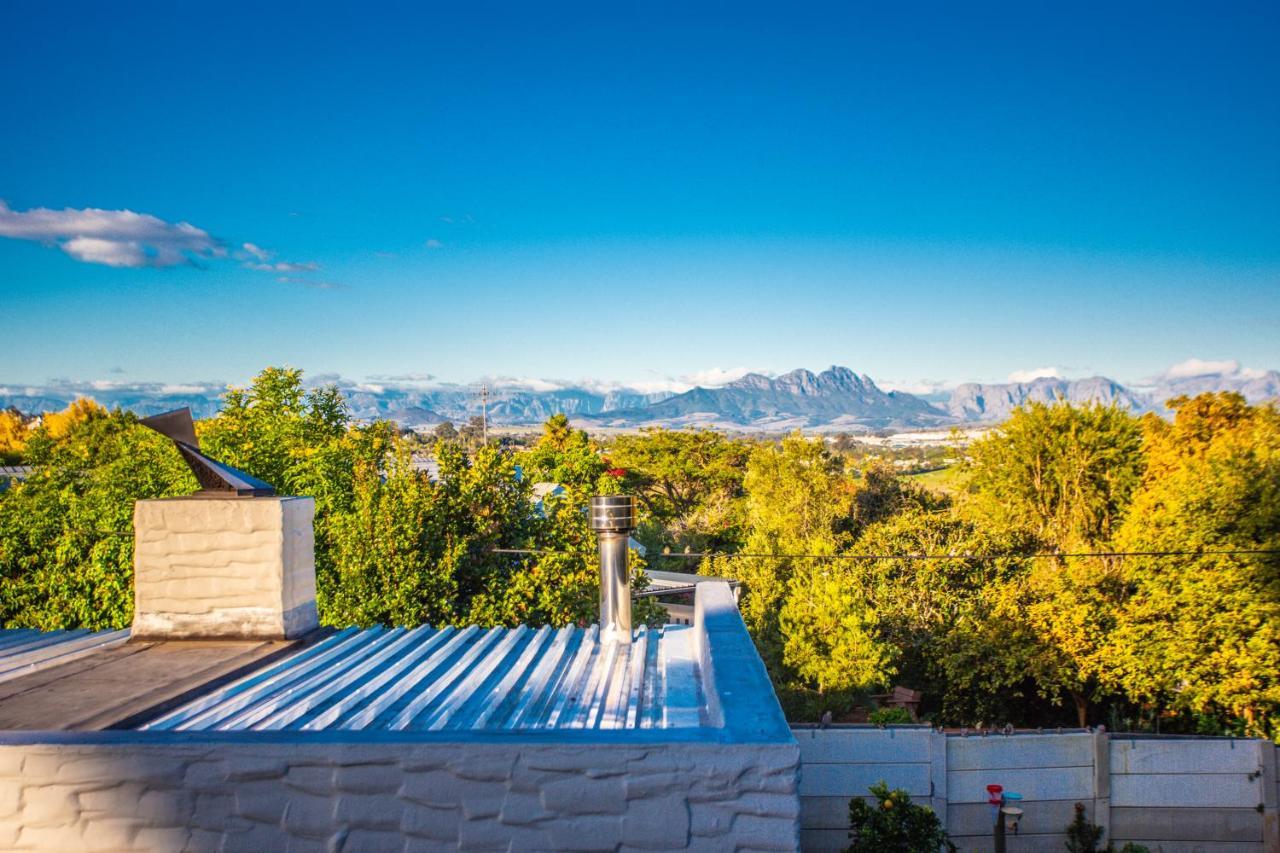 Luisa: Sun-filled Hidden Gem With Pool. Ferienhaus